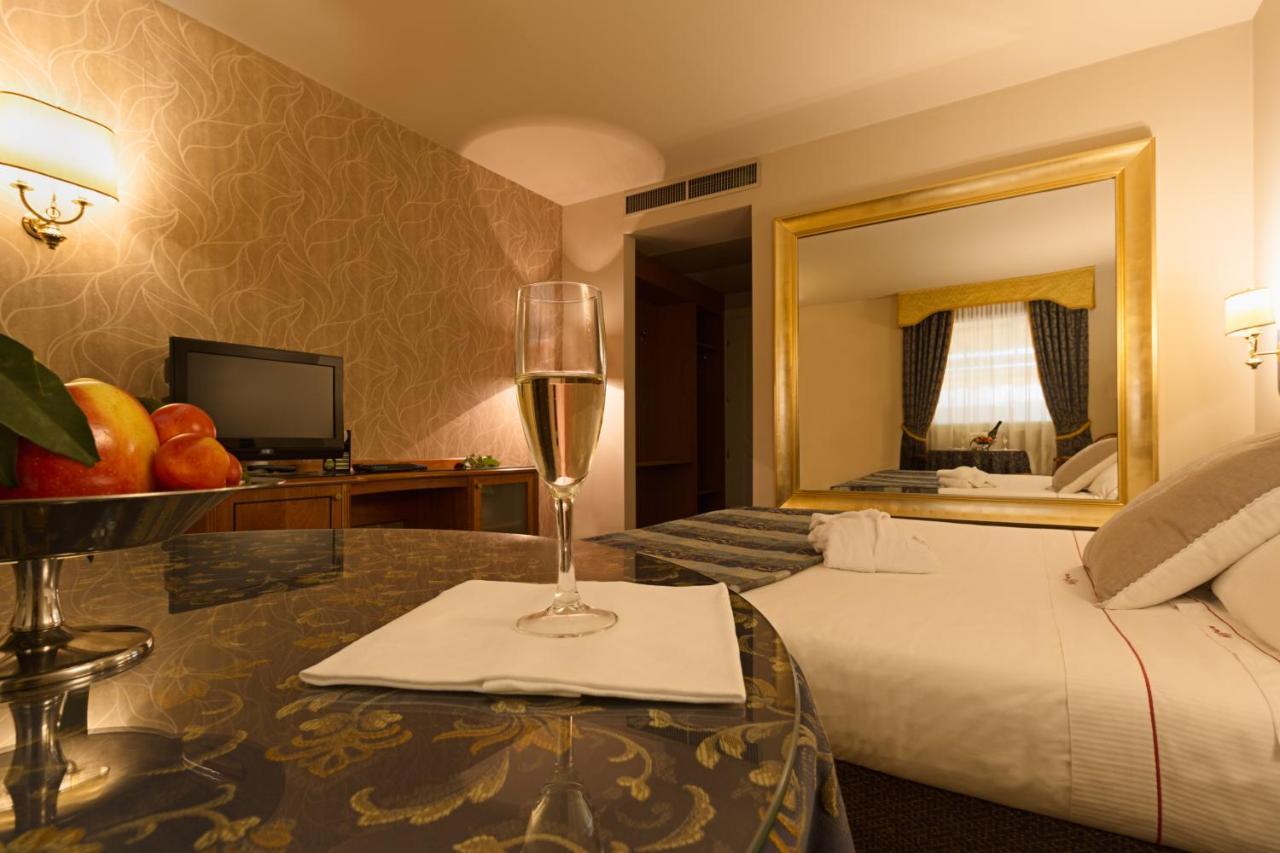 Hotel Motel Del Duca Cava Manara Exterior foto